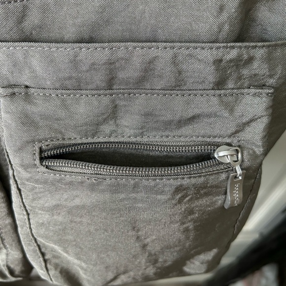 Baggallini Any day Tote/ briefcase travel tote - Picture 6 of 14